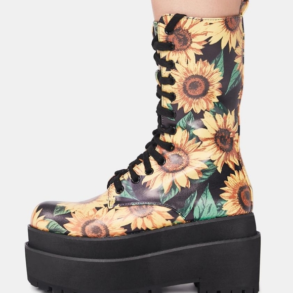 Petal to the metal CURRENT MOOD combat boots from Dollskill - Picture 10 of 12